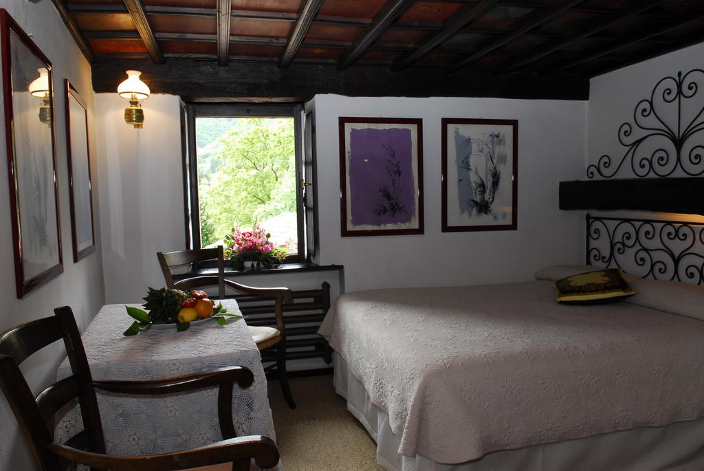 Motto Del Gallo Hotel Taverne Bilik gambar