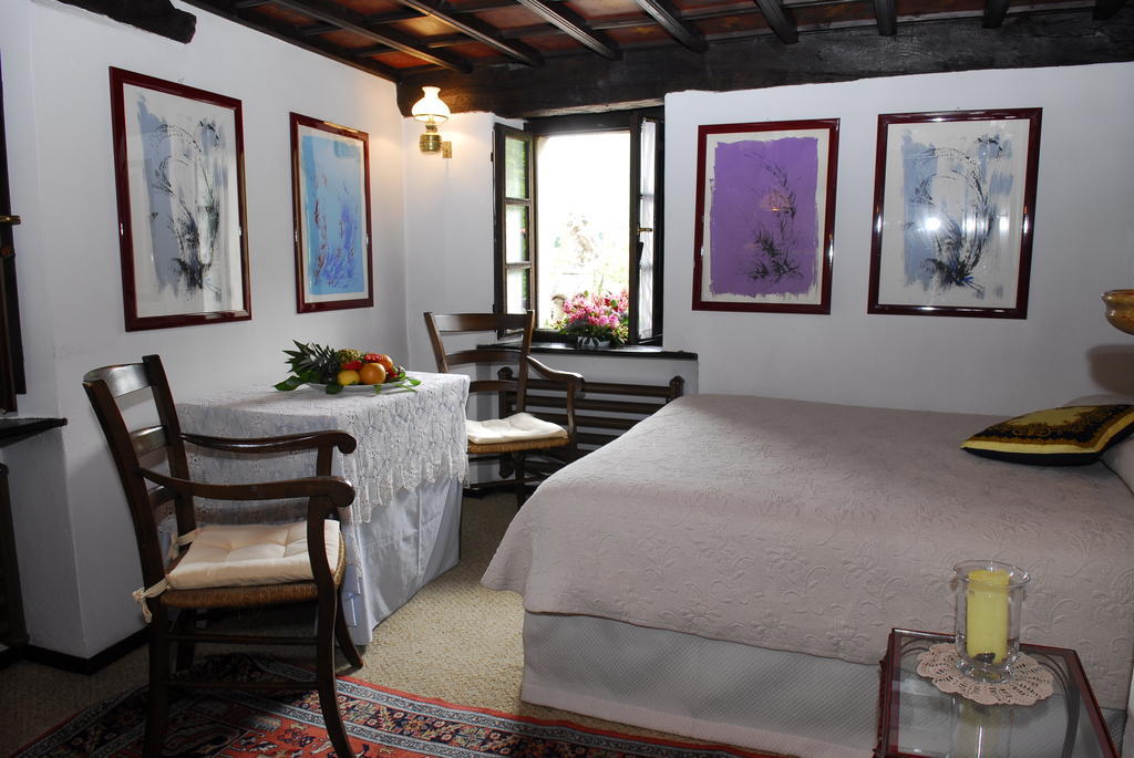 Motto Del Gallo Hotel Taverne Bilik gambar