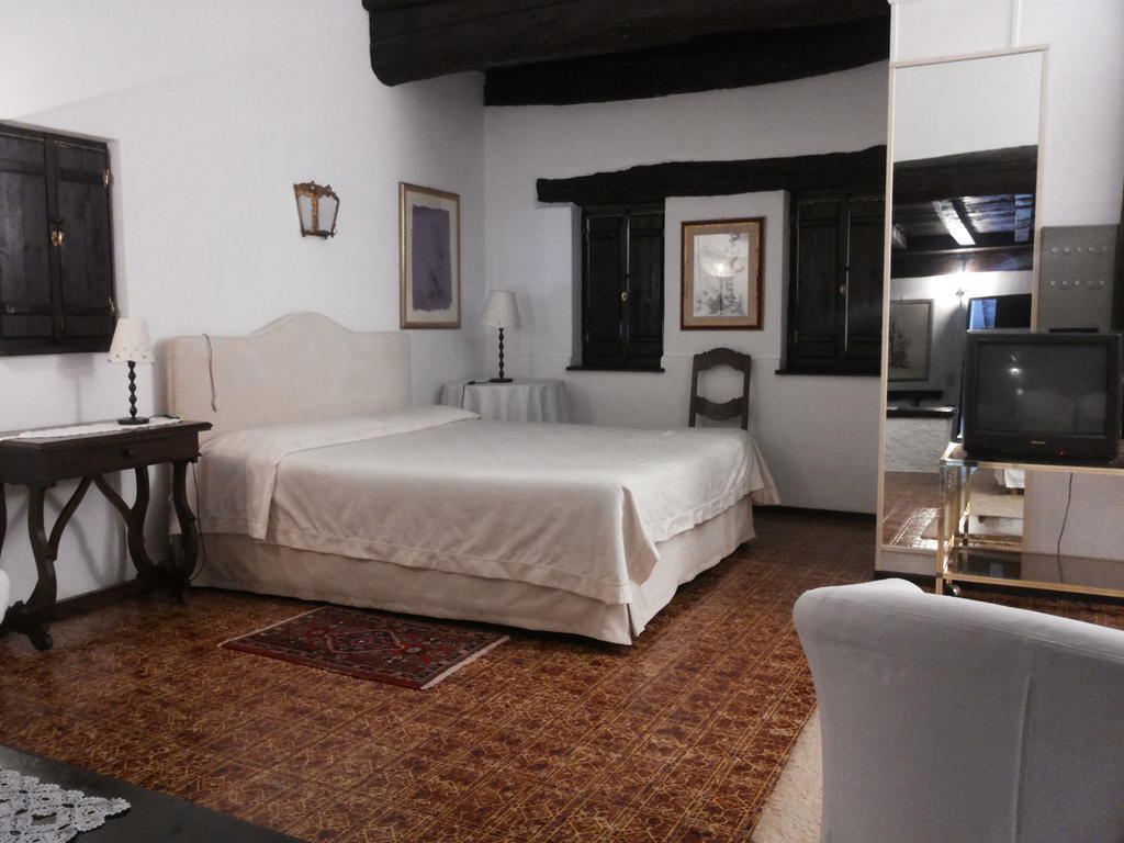 Motto Del Gallo Hotel Taverne Bilik gambar